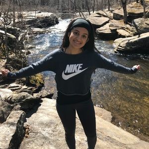 Cropped Nike sweatshirt